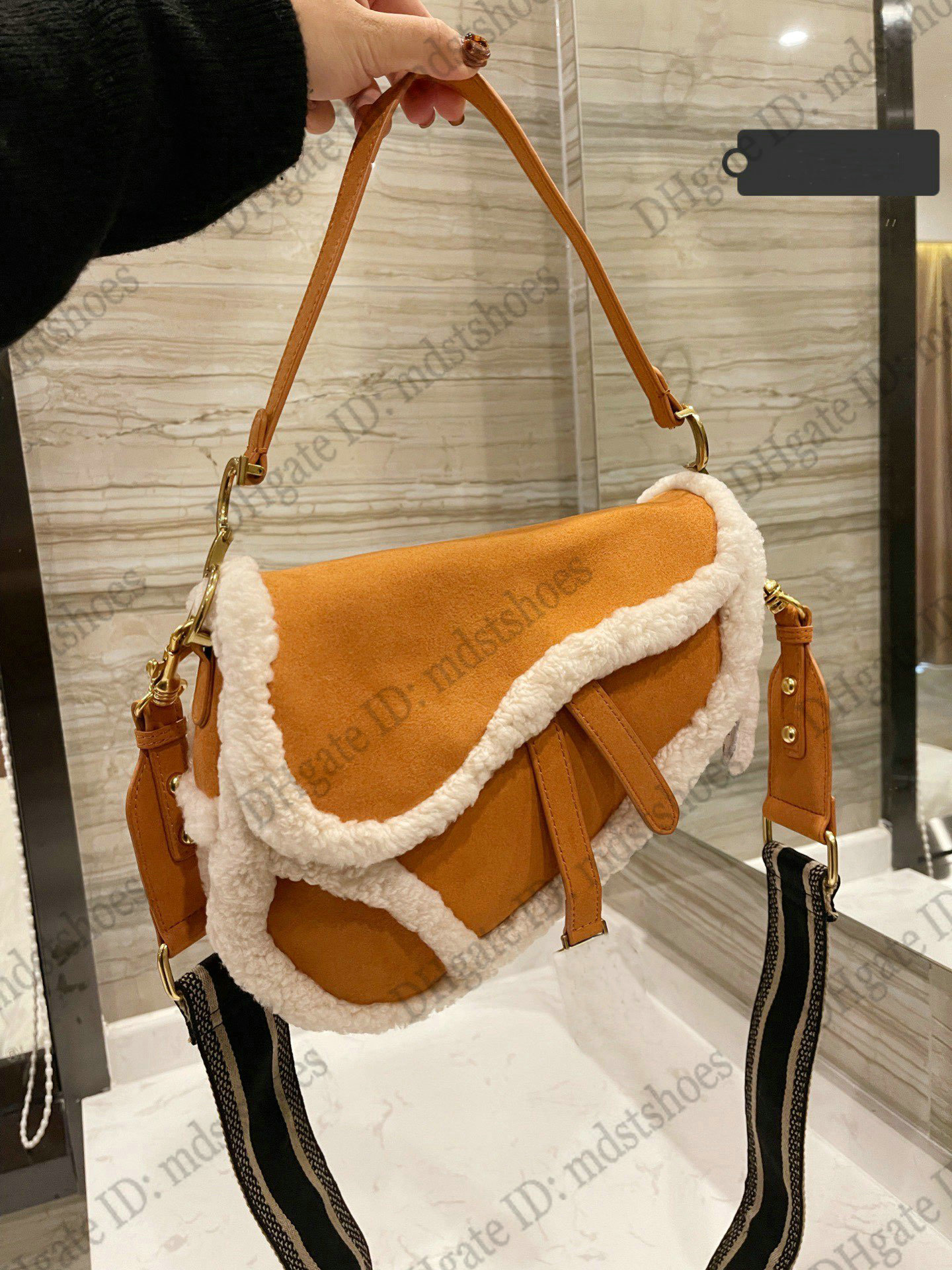 

Winter Wool Fur Saddle Designer Womens Bag Shearling Leather Suede Sheepskin Purse Tote Handbag Tan Brown Casual Handle Bags Cross Body For Women