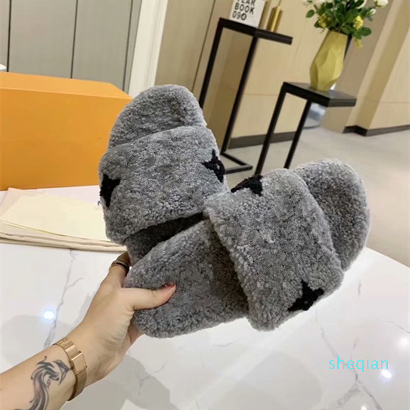 

designers latest fashion womens slippers sandals Plush upper soft comfortable flat bottom design luxurious and beautiful 35-42, Black