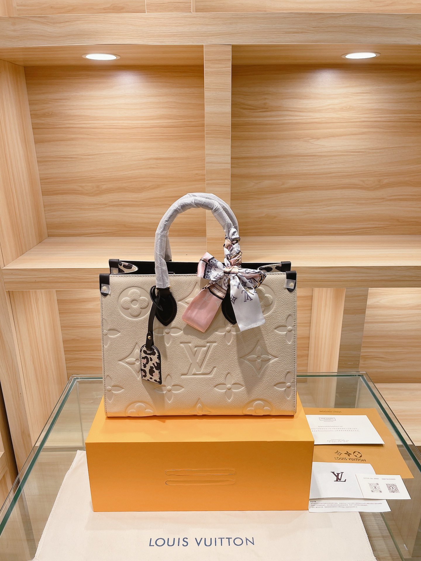 

Louis vuitton Luxurys Designer shoulder bag Genuine leather Top quality women Leopard grain single tote men Shopping Bags free handbag MON0GRAM Crossbody purse, Carton