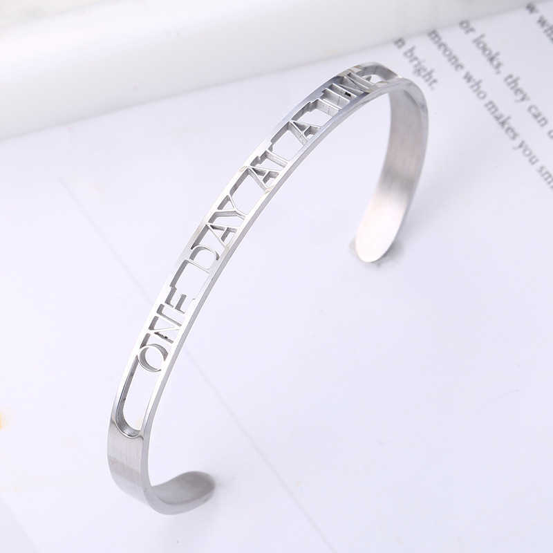 

Fashion One Day at a Time Inspirational Bracelets Mantra Bracelets Bangles Stainless Steel Bangle Gifts Open Cuff Bracelet Q0719
