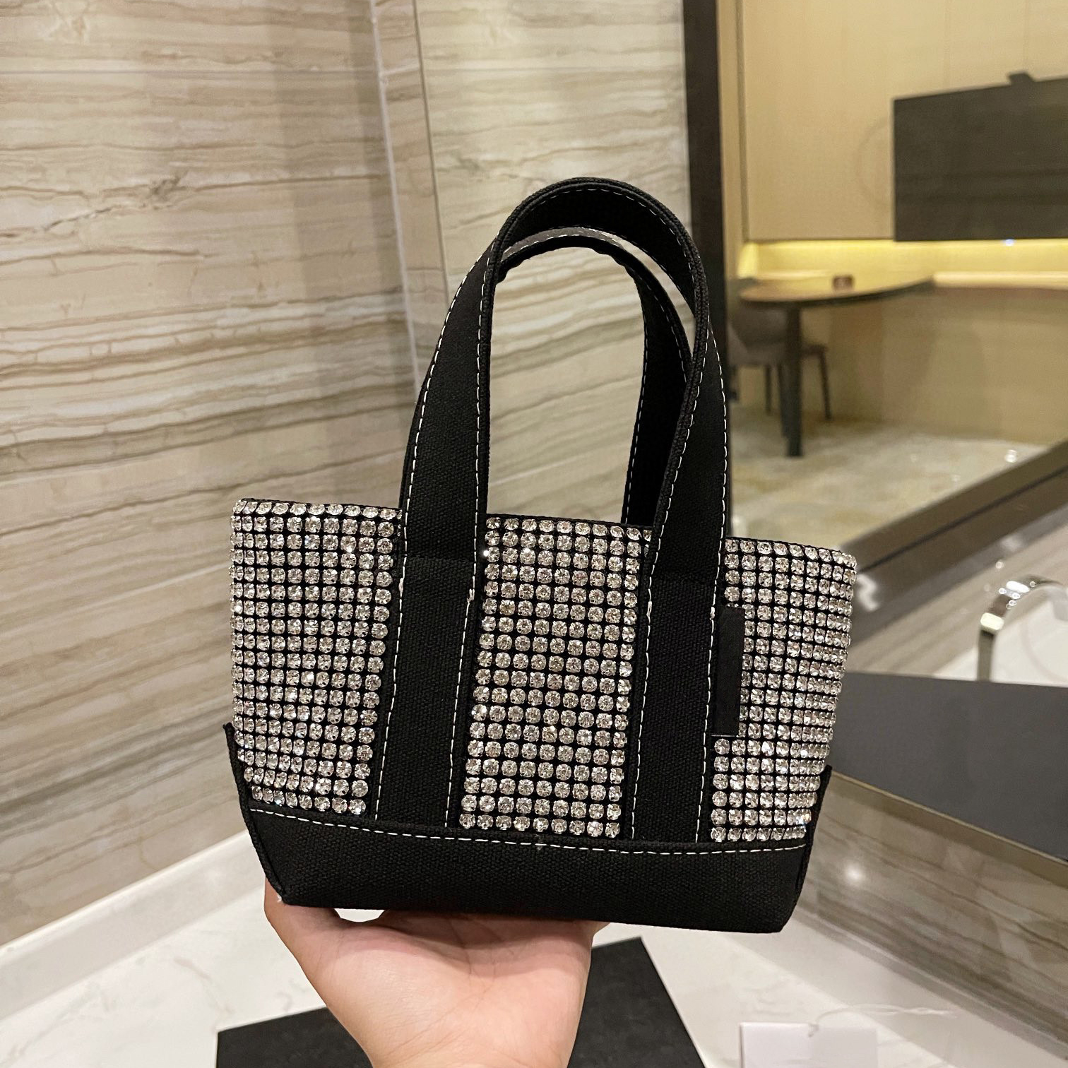 

TOP Quality Ladies Brand diamond pillow bag High Luxurys designers 2021 Women handbag Fashion handbags mother dancing party Bags Artwork