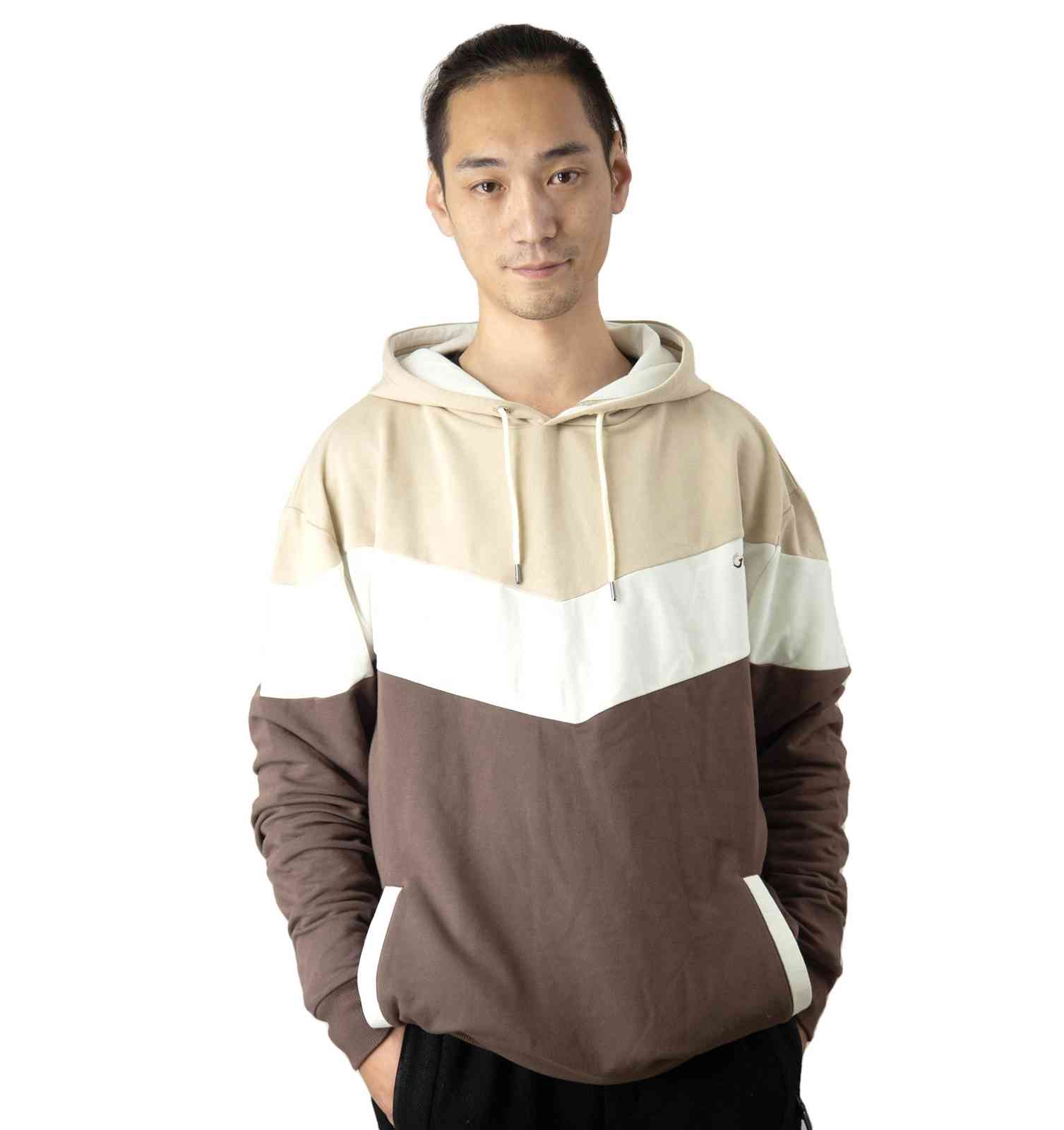 string on moletom com capuz