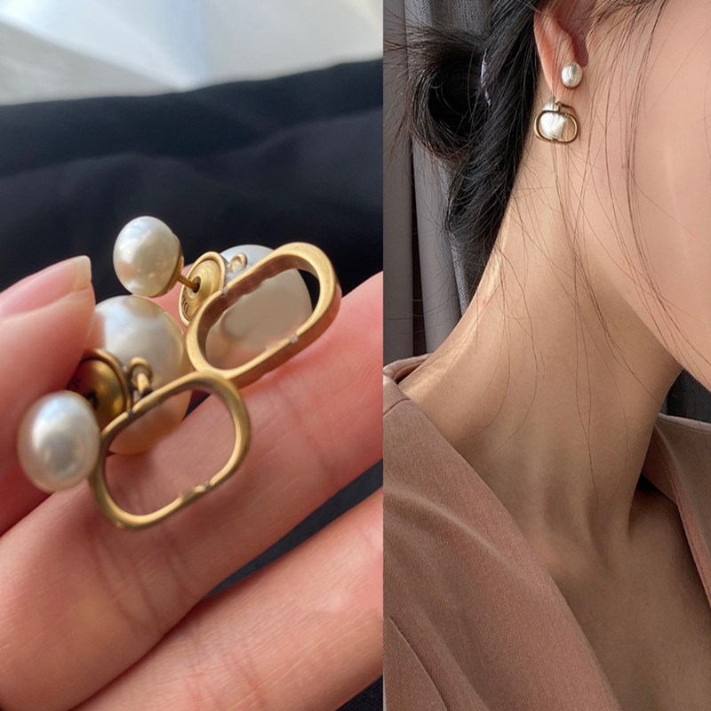 

Europe America Letter Charm Earrings Ladies Pearl Studs Personality Pearls Pendant Earring Eardrop Gift Wholesale