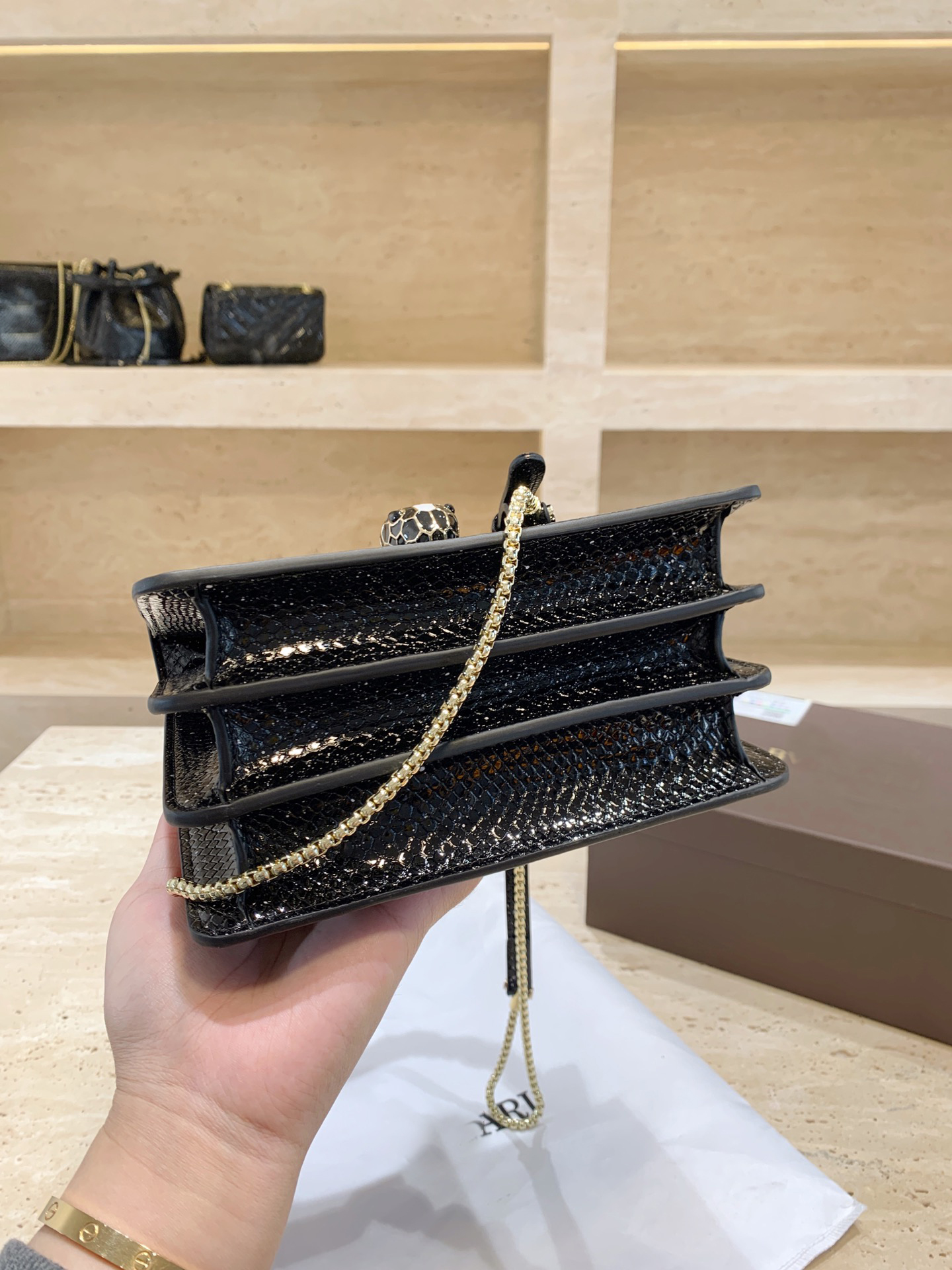 

2021 new enamel series one-shoulder dinner bags handbag high-end quality temperament fashion classic style early autumn style leather, Black
