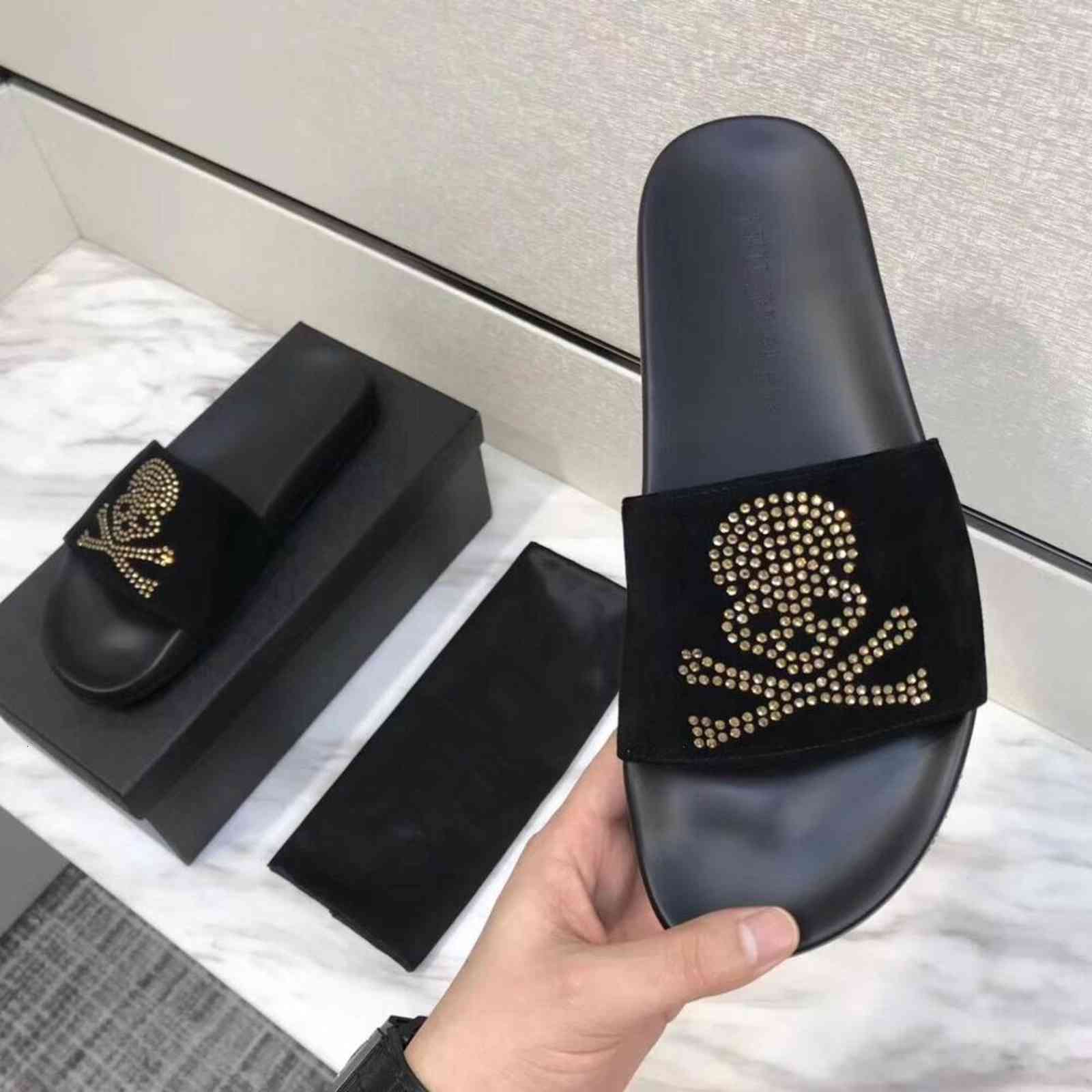 

Slippers Luxury Brand skull Men Slipper Diamond Rhinestones Spikes men Sandals Rivets Casual Flats sneakers wholesale 3R58, Black