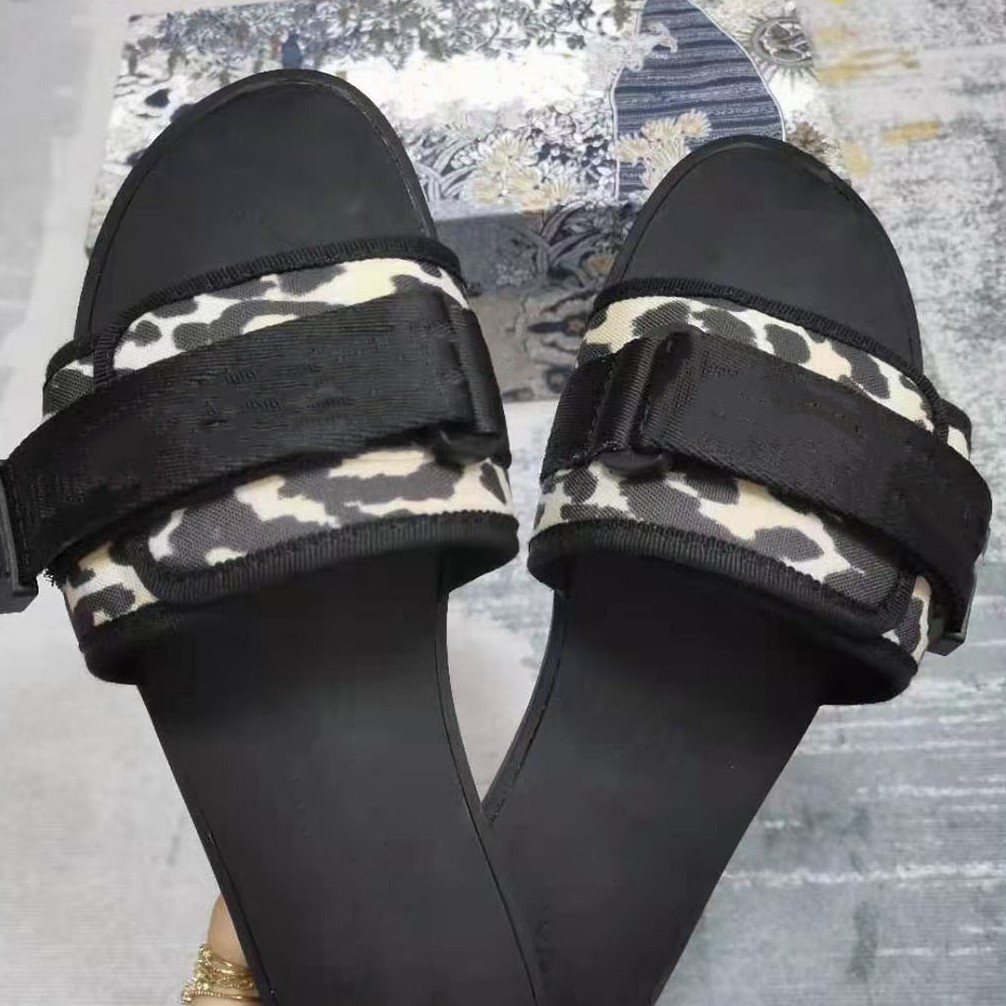 

Sandals Shoes Balance Slippers flat women Luxury Designer fashion causal Balencaiga dad Deluxe Girls flash noble slippery slipper Exclusive latest A, Customize