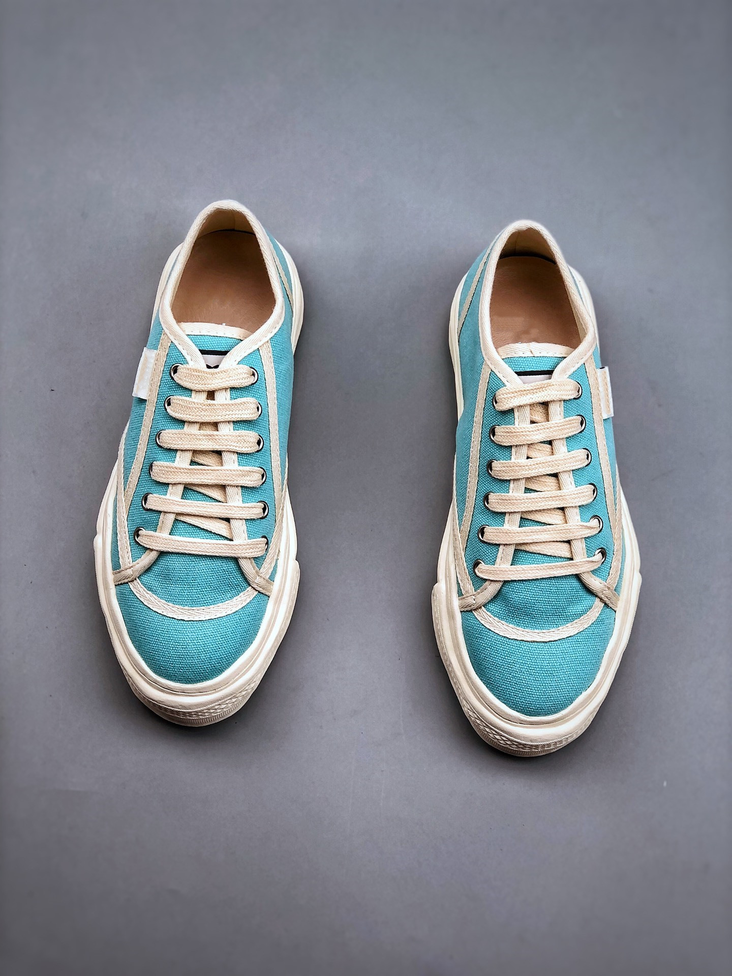 

More than 2021 men and women running shoes sneakers wholesale color royal university Platform arctic perforation size 36-40, Customize