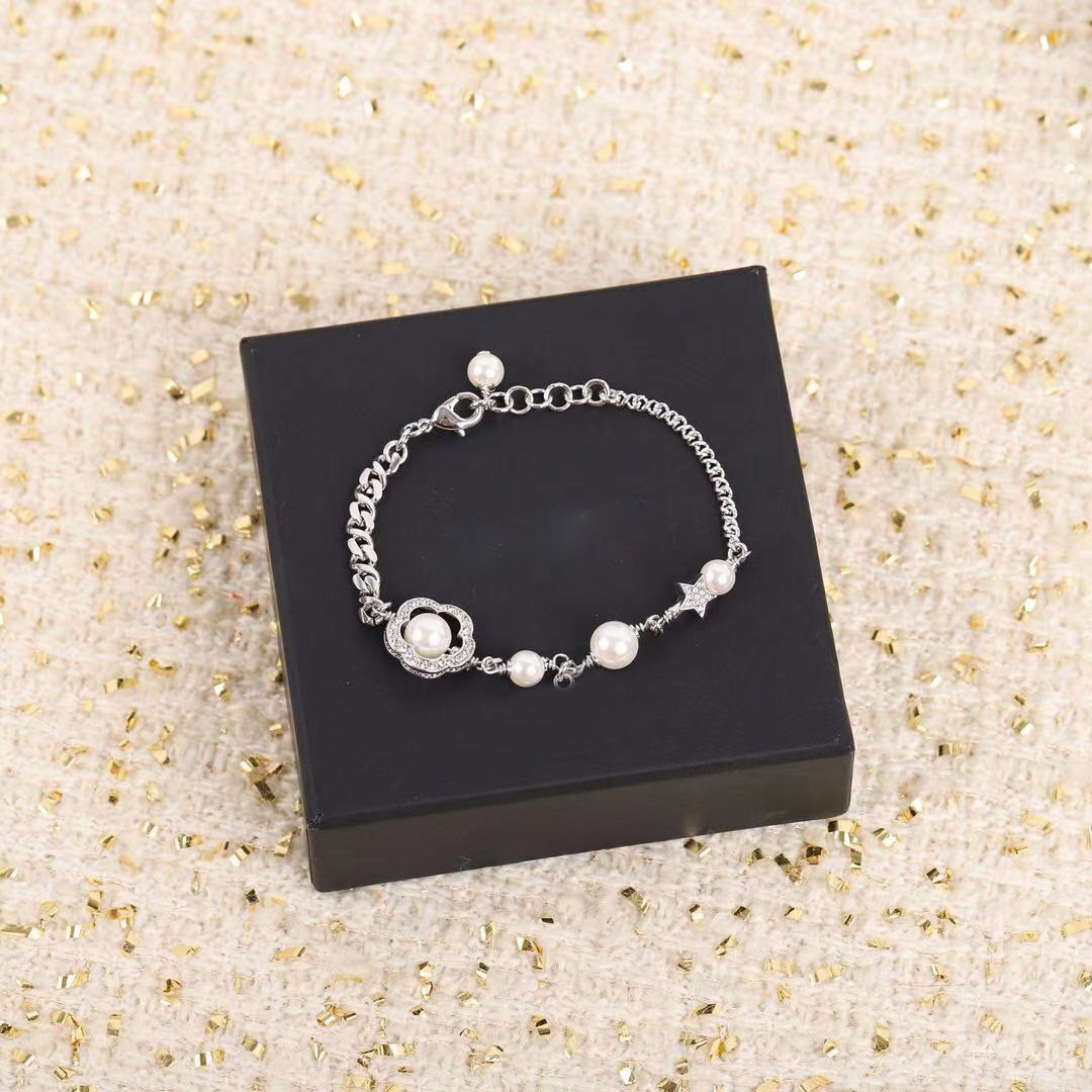 

Have Stamp Brand High Quality Charm Bracelets Pearl Alloy Bracelet Girls Lovers Gift Fast Delivery with Original Logo Box