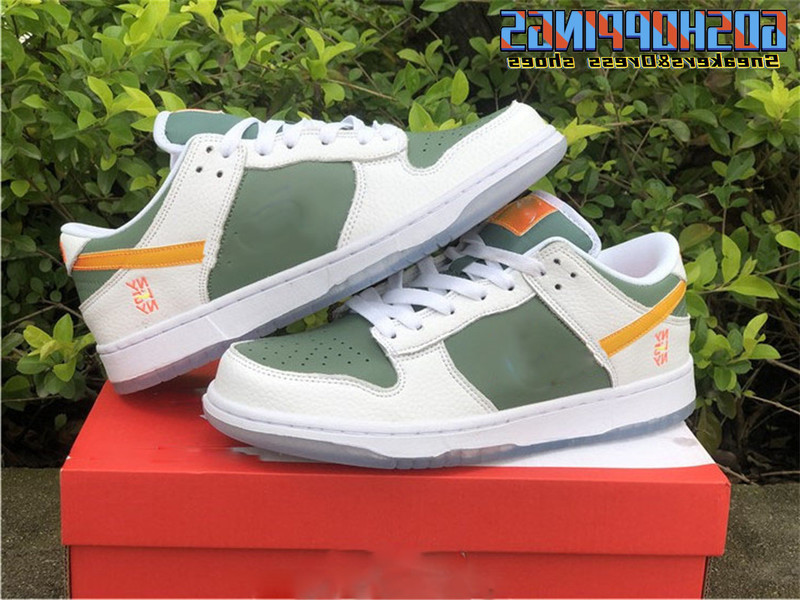 

2021 Hottest Authentic Dunk SB vs NY Skateboard Shoes Men Women Outdoor WHite Green Red Sports Sneakers DN2489-300 With Box