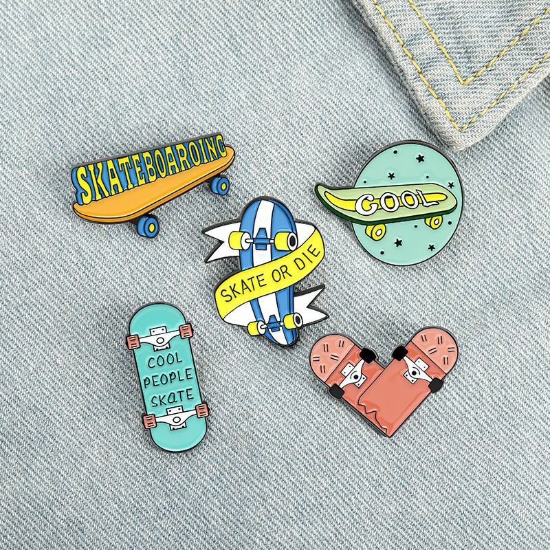 

Charm Creative COOL Skateboard Brooches Cartoon Cute Heart Shape Enamel Pins Fashion Jewelry Lapel Denim Shirts Badges Gifts For Women Men