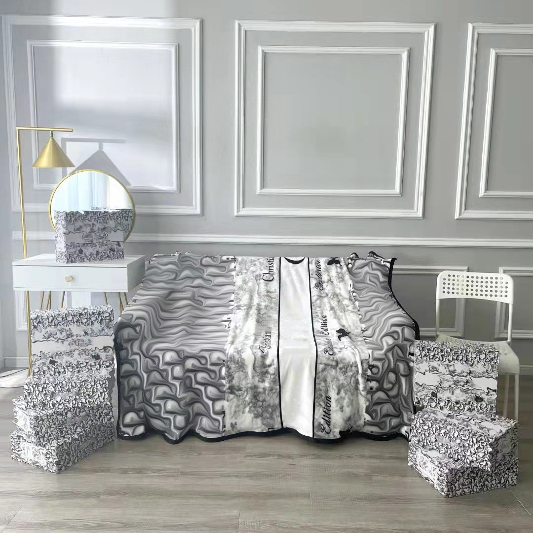 

Trendy Letters Printed Blanket Autumn Winter Nap Sofa Blanket Car Travel Shawl Room Decoration Blankets