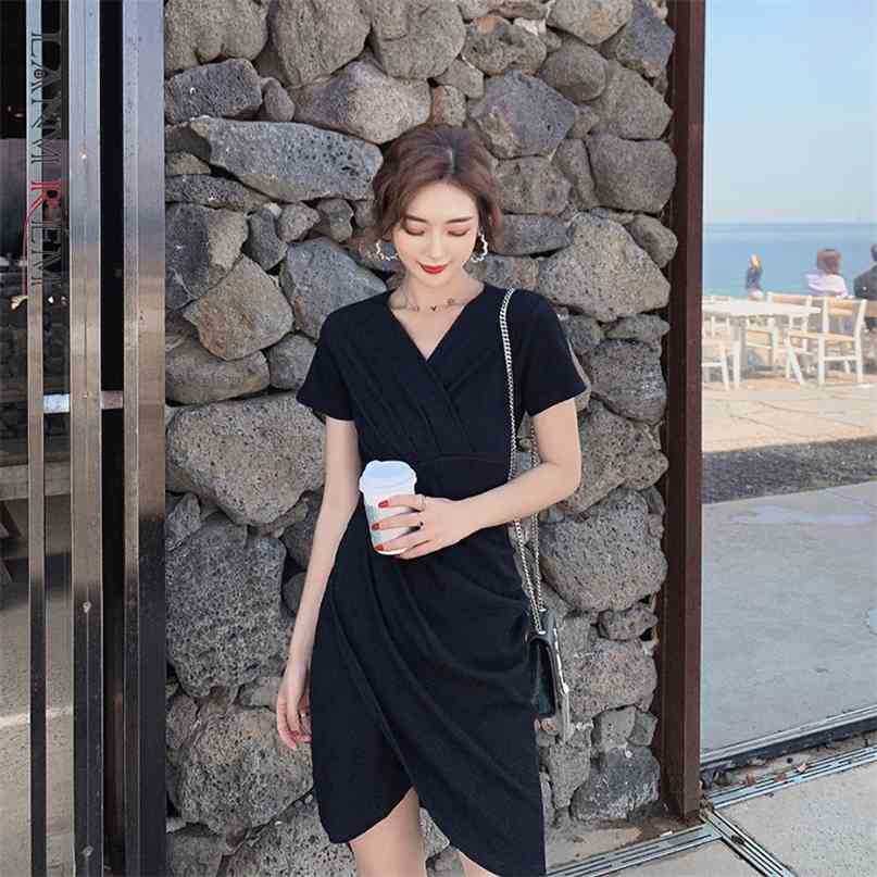 

Women's Black Pleated Irregular Dress V-neck Short-sleeved Slim Temperament Sweet Fashion Summer 2E1283 210526