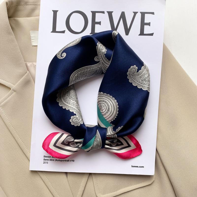 

Scarves 100% Silk Scarf Women Fashion Small Bandana Stylish Printed Neck Hairband Headscarf Girls Gift 53*53cm