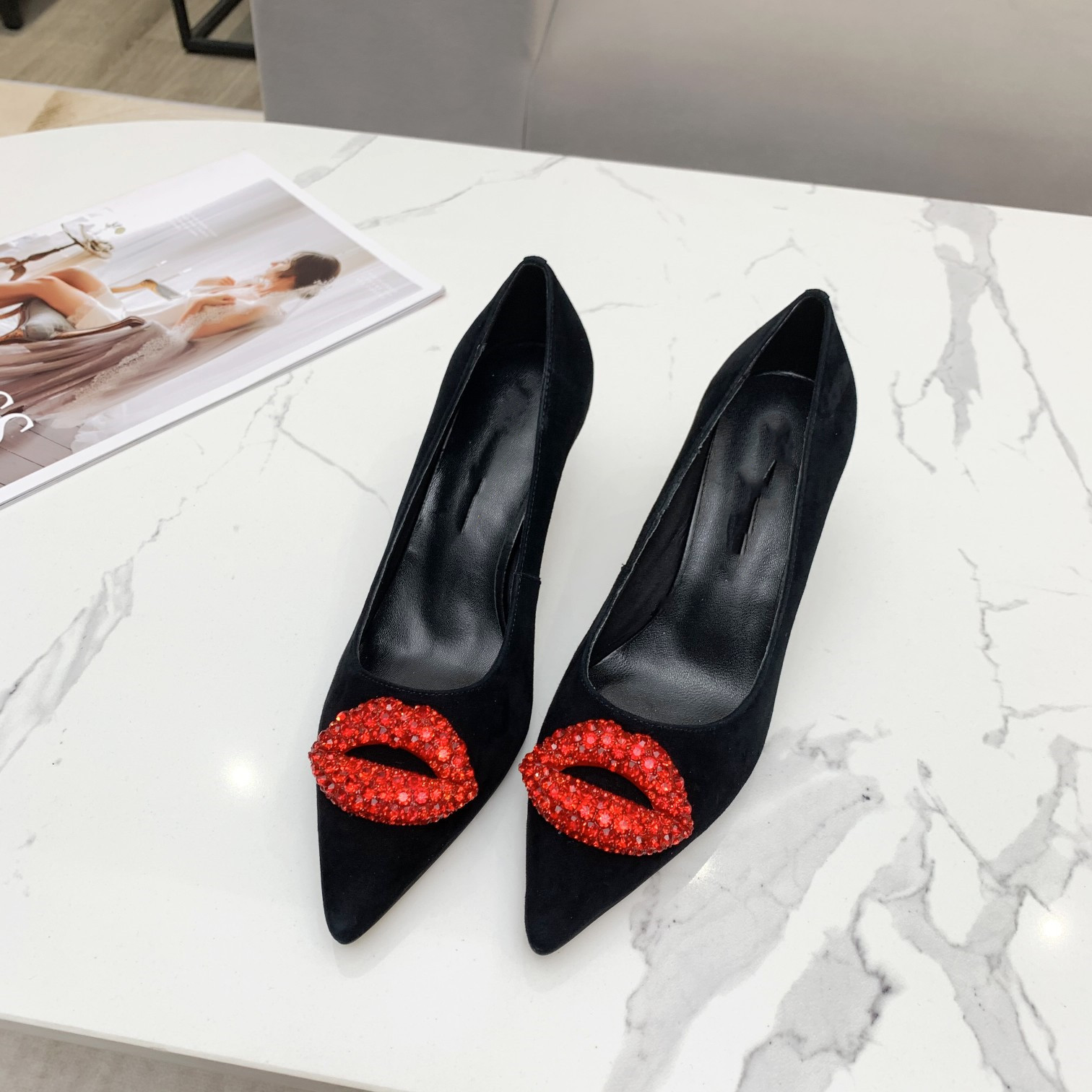 

hotest women's shoes with red lips and flames, goat skin lining, super classic point water drill mouth button, fashion heel 6.5mm black