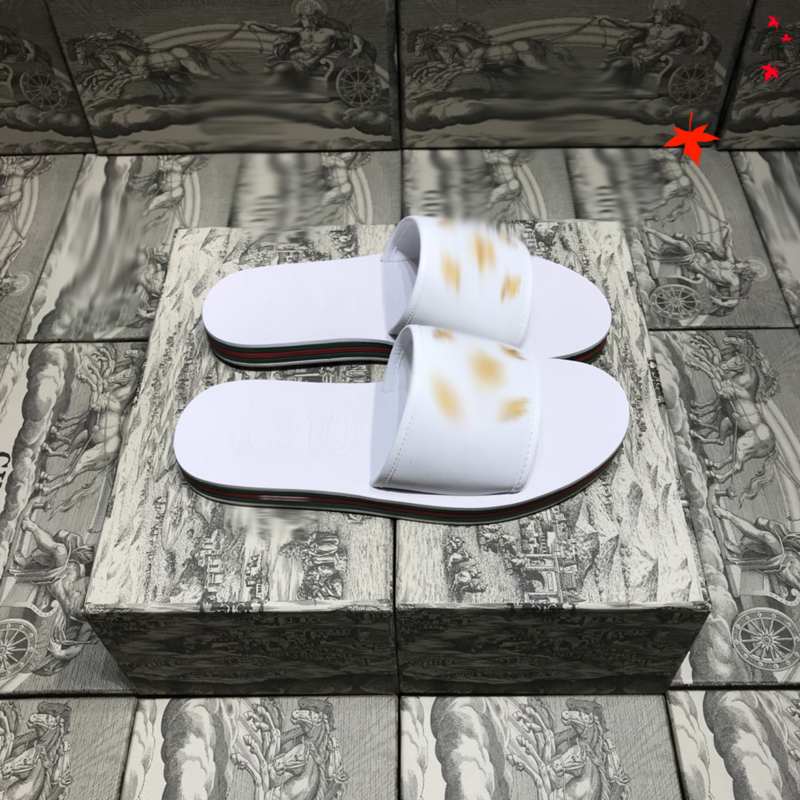 

2021 Designer luxurys slippers men sandals fashion beach shoes flip flops flat non-slip classical hole slipper with box size 39-45 -G217, White