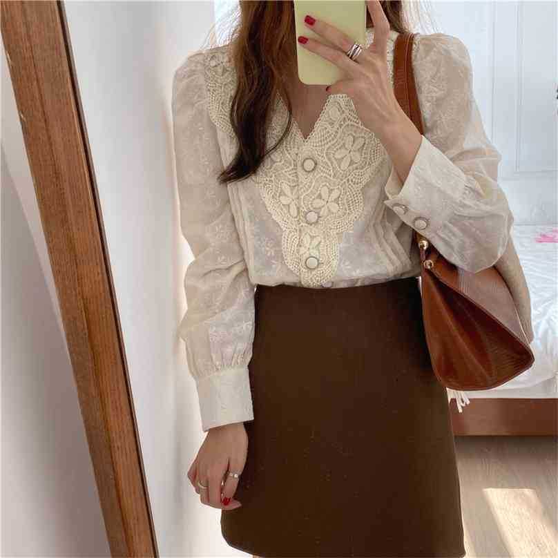 

Elegance Patchwork V-neck Embroidery Blouse Women Chic Female Shirts All Match Sweet Office Lady Gentle Tops 210525, Photo color