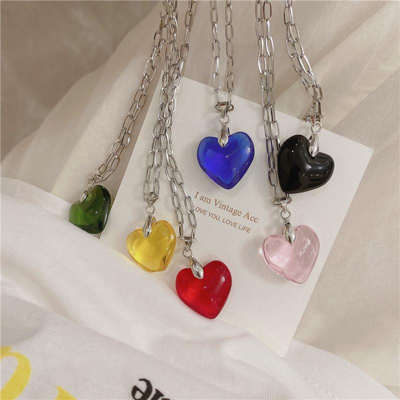 

Chains AOMU Vintage Colorful Transparent Resin Titanium Steel Love Heart Necklace Irregular Geometric Hollow Lock Pendant For Women, Silver