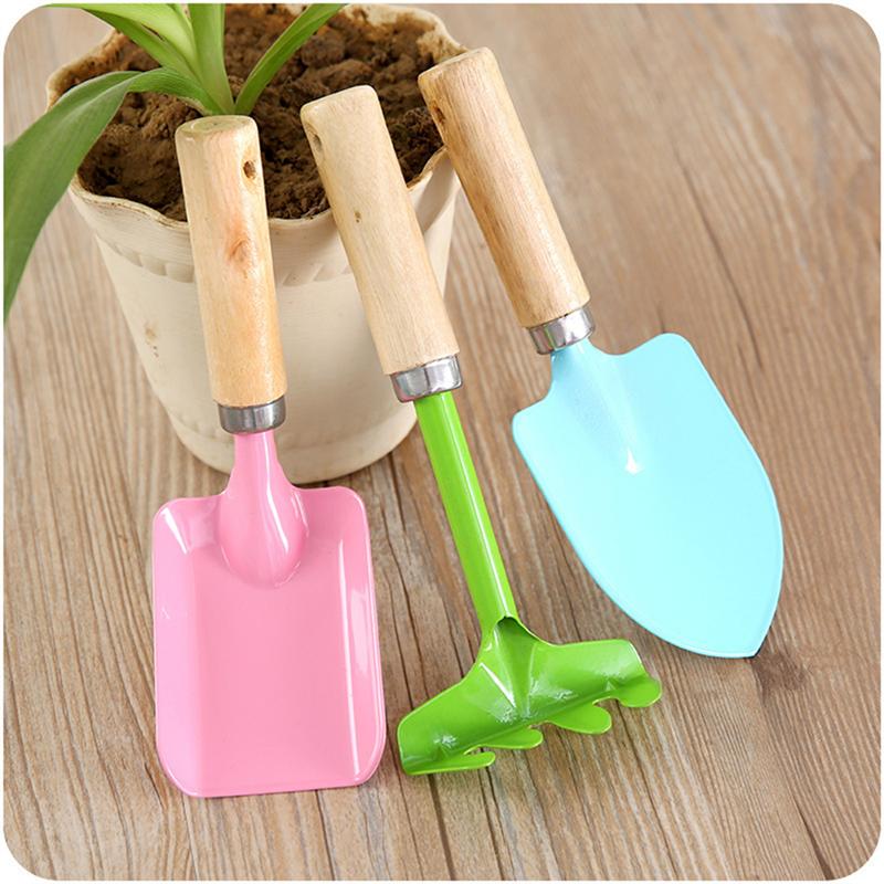 

3 pcs Kids Manual Shovel Candy Color Garden Tools Mini Metal Trowel with Wooden Handle Gardening Rake Children
