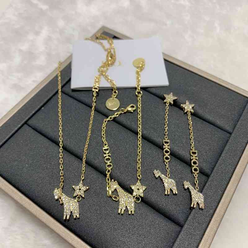 75% OFF Outlet Online new star giraffe with earrings necklace bracelet set high version-image-711734454