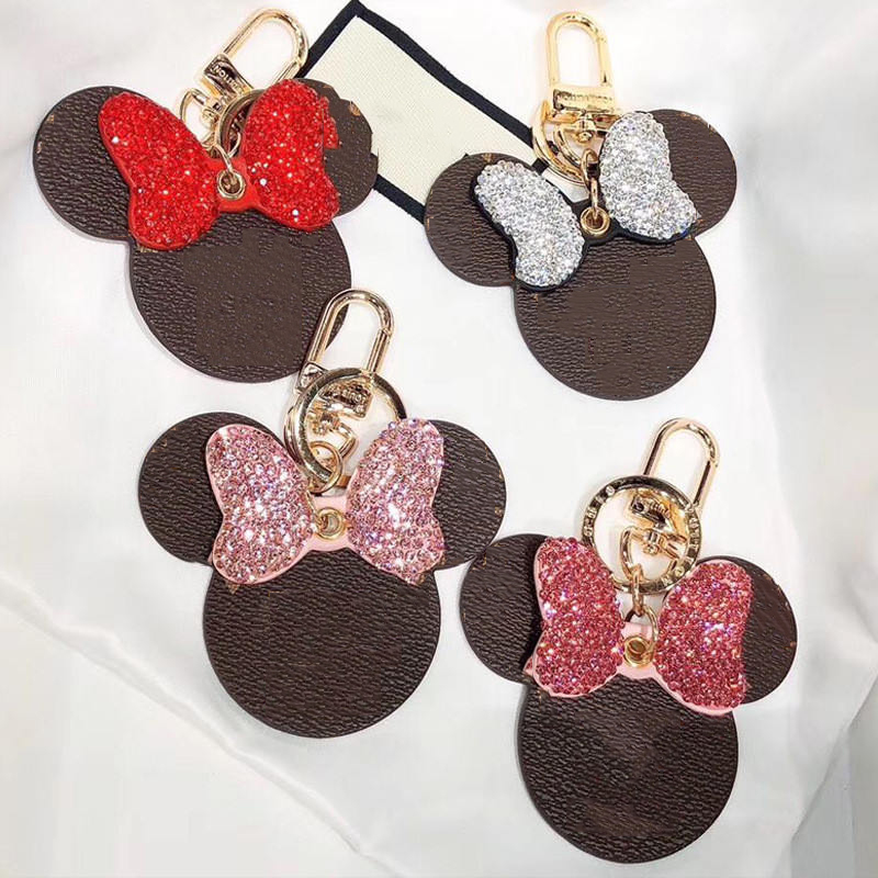 

2021 Diamond key KEYCHAIN designed by top designers high-quality leather cartoon MOUSE couple gift woman bag pendant car, Slivery;golden