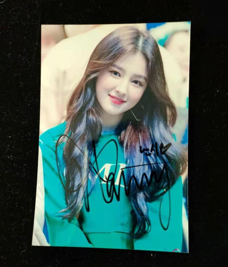 

Signed MOMOLAND NANCY Autographed Original Po 4*6 Inches Collection GIFT GIFTS 0420A Greeting Cards