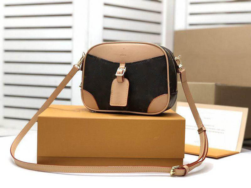

Designer Luxury DEAUVILLE MINI Canvas Hand Bag Purse Brown Leather M45528 ladies Shoulder Bag Hand Bag Size: 21x16x7CM, Bubble wrap packaging