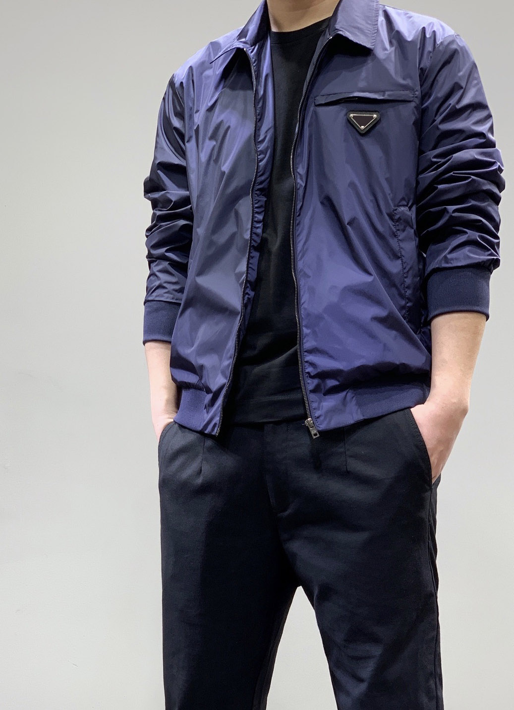 

2021 mens designer jackets brand fashion street classic Lapel jacket Super sense of science and technology Metal inverted triangle design spring autumn coat, Black