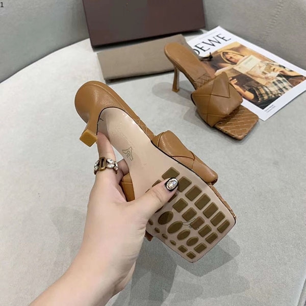 

Prad Brand Sexy Woman Summer Buckle Strap Rivet Sandals High-heeled shoes Pointed toe Fashion leather Single High heel mjk001