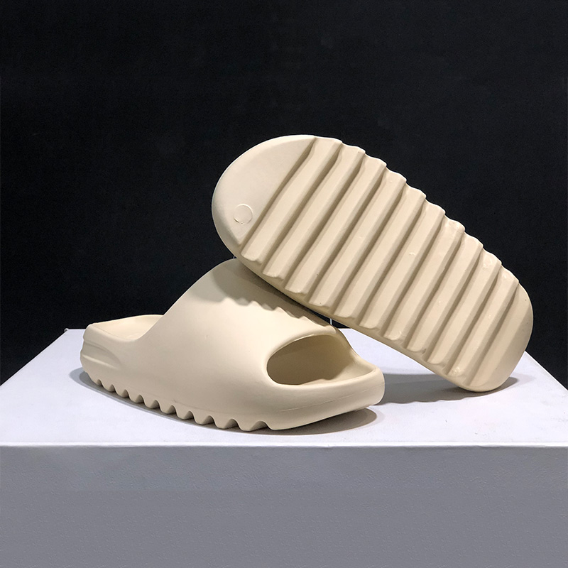 

2021 Cool slippers Shoes desert sand bone resin earth brown mens womens slide Fashion summer foam runner triple black Ararat orange sandles