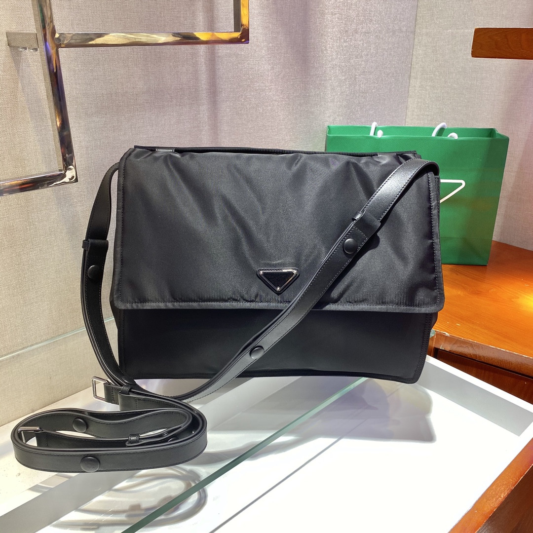 

2021 leather large capacity computer Totes bag briefcase men's Fashion Bags Plain Nylon Zipper handbag 1BC208,38 * Height 28x bottom 19cm, Black