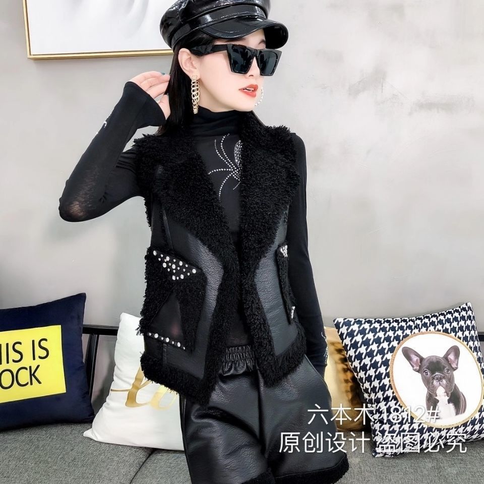 Petit sans manches automne et hiver version coréenne locomotive ongles bear gilet de cuir veste courte peluche épaissie nouvelle style montre min