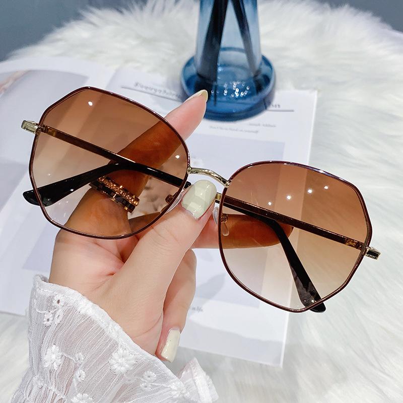 

Outdoor Eyewear Vintage Designer Sunglasses Women Fashion Retro PolygonÂ Sun Glasses Female Metal Irregular Gradient Mirror Shades Eyeglasses