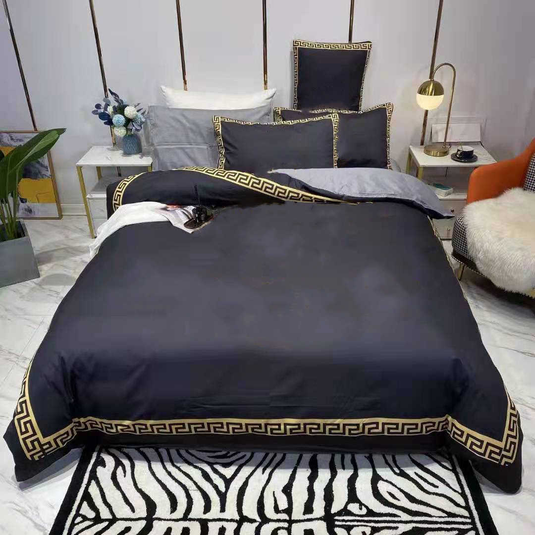

Designer Cotton Bedding Sets 4pcs Letter Strip Digital Printing BedClothes Pillow Sheet Adult Soft  Size Comforter Cover