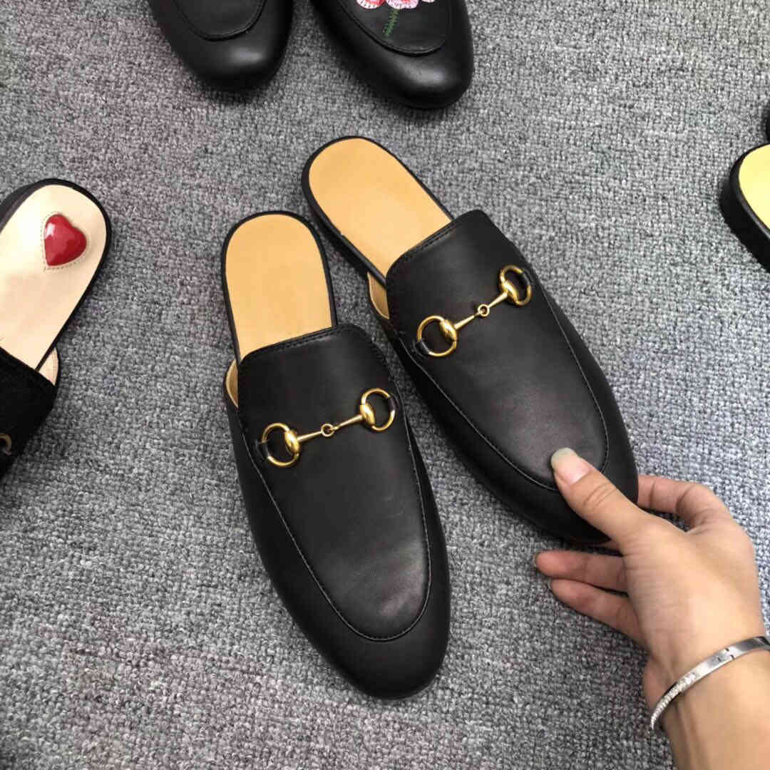 

2021Leather Men Slippers Soft Cowhide Lazy Women Shoes Metal Buckle Beach Slippers Mules Princetown Classic Lady Slippers Large Size, Black