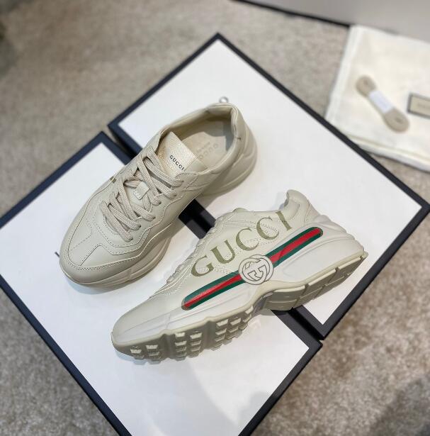 

2021 New Designers shoes Rhyton Sneakers Beige Men Trainers Vintage Luxury Chaussures Ladies Shoe Designer Sneaker, Color 17