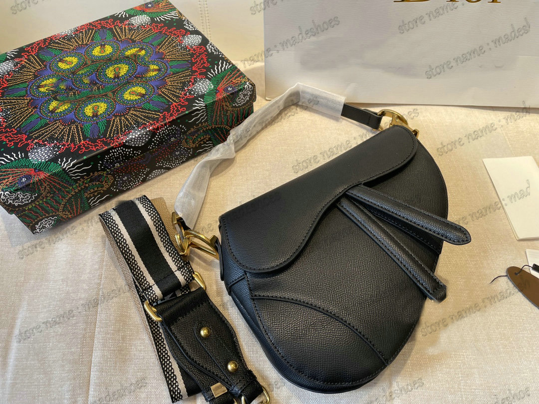 

Women Designer Bag Black Grained Calfskin SADDLE Flap Mini Shoulder Bag With extra Strap Luxurys Wallet With Magnetic Stirrup Clasp Classic CrossBody Purse