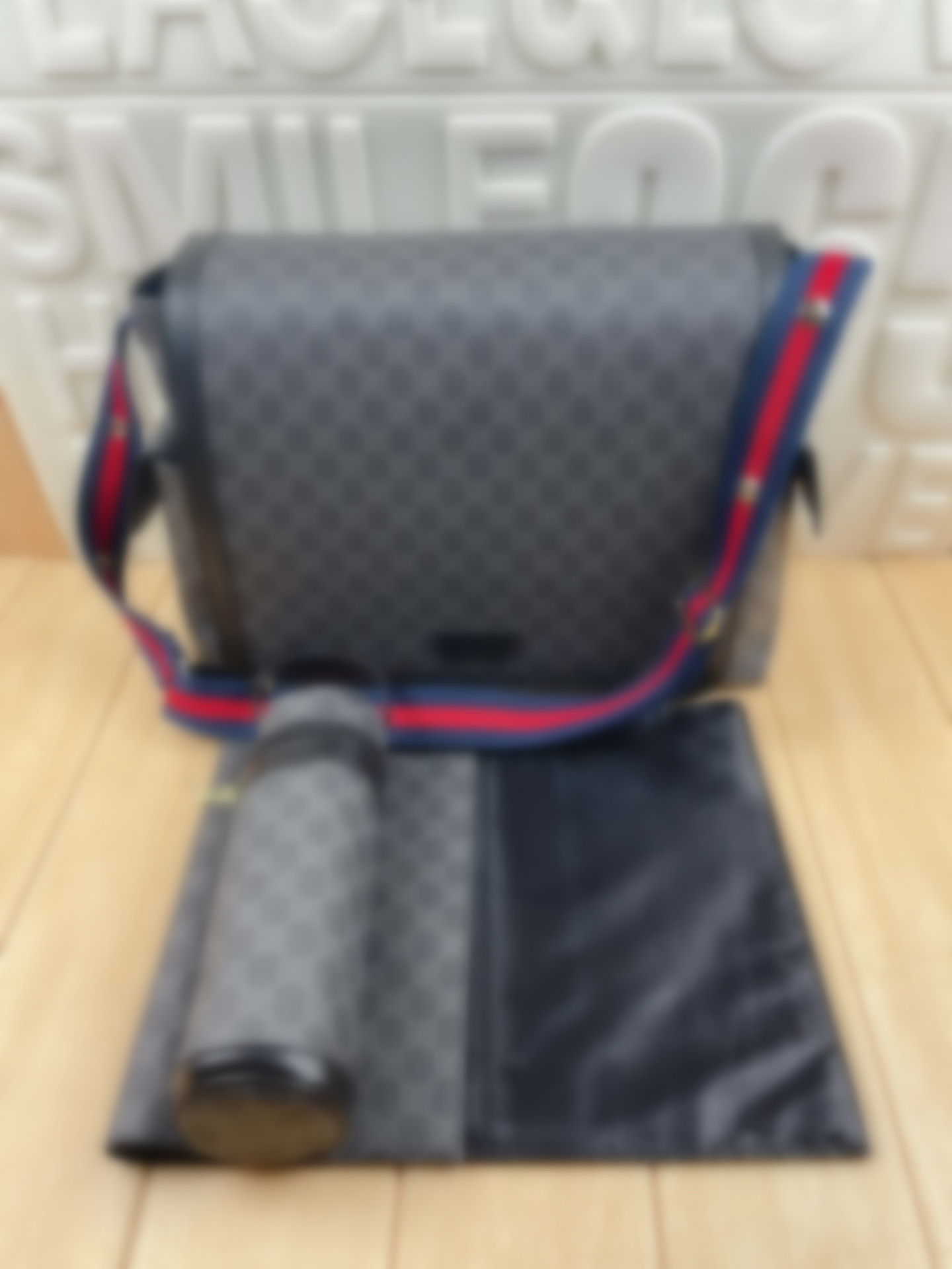 Sac à couches est livré avec un tapis de changement de matelas et une bouteille d'isolation jolie pour sacs de costume d'épaule mère
