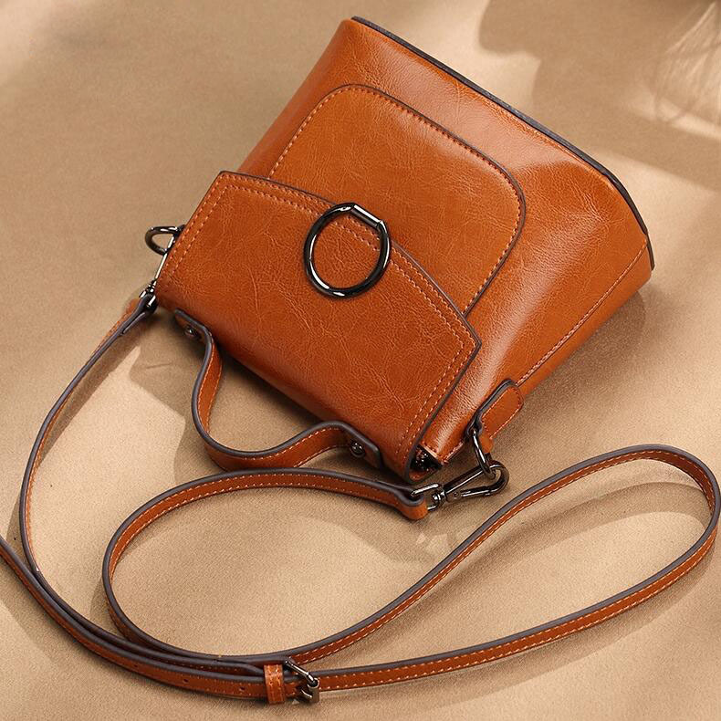 

Luxurys Designers Women Handbags Soho Shoulder Bag Leather Crossbody Fringed Messenger Bags Purse Wallet, Red