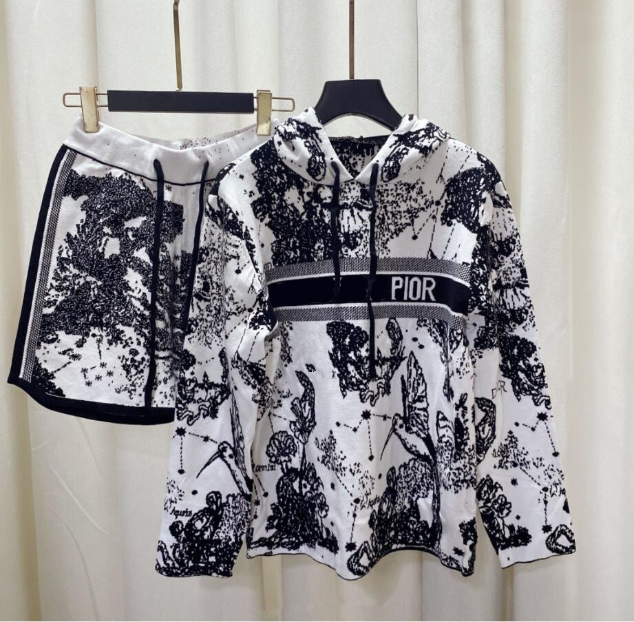 

Woman Ink Wind Landscape Painting Knitted Hooded Pullover Set Sweater Shorts Two-Piece Set 104, White