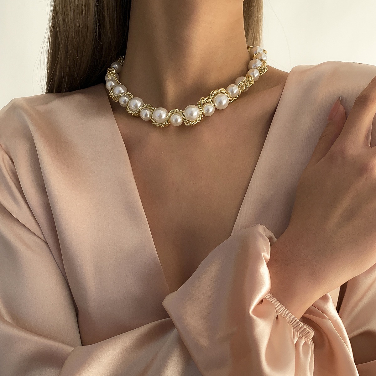

Jewelry Chokers European and American retro small fragrance winding chain imitation pearl necklace pastoral metal twist neck, Silver