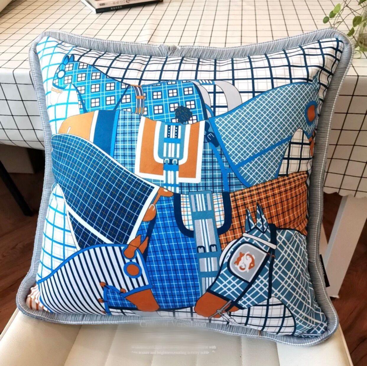 

Luxury designer pillow case cushion cover high quality Signage tassel printing carriage pattern 50*50cm for home Decorative office pillowcas, As pic