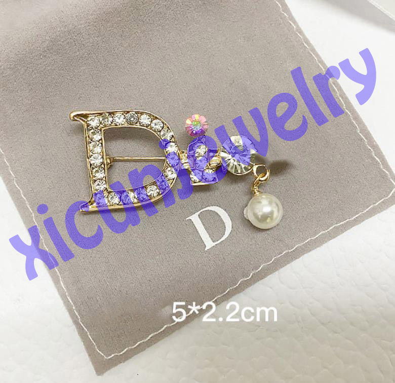 

Channel Charms Designer Letter Brooches Fashion Pin Open as C Clothes Personality Brooch Pins, Gray