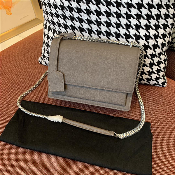 

Classic Lady 7 Postman Bag High-end Custom Quality One-shoulder Crossbody Fashion Business Casual Metallic Accessories with Long Straps 80079