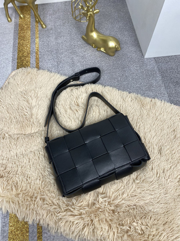 

Fashion graffiti Messenger bag ladies flower pattern fresh shoulder handbag sweet cute real leather square crossbody bags purses handbags size 23X6X15