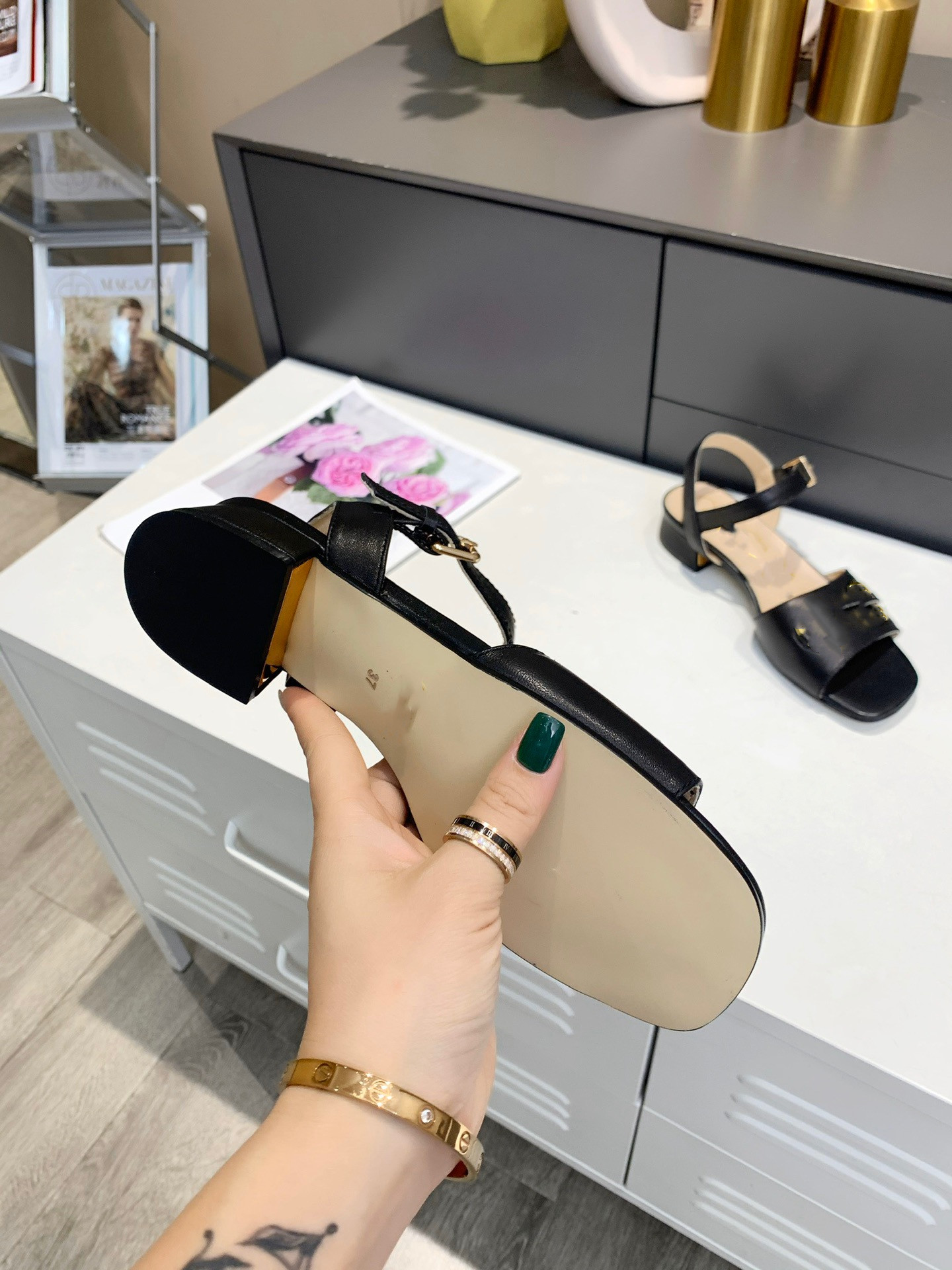 

2021 summer top designer solid color buckle women's flat sandals high quality 35-40 size including boxes and bags, Black
