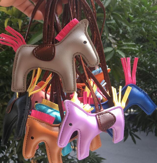 

Keychains 100pcs/Lot PU Leather Horse Keychain Handwork Tassel Key Chain Bags Hanging