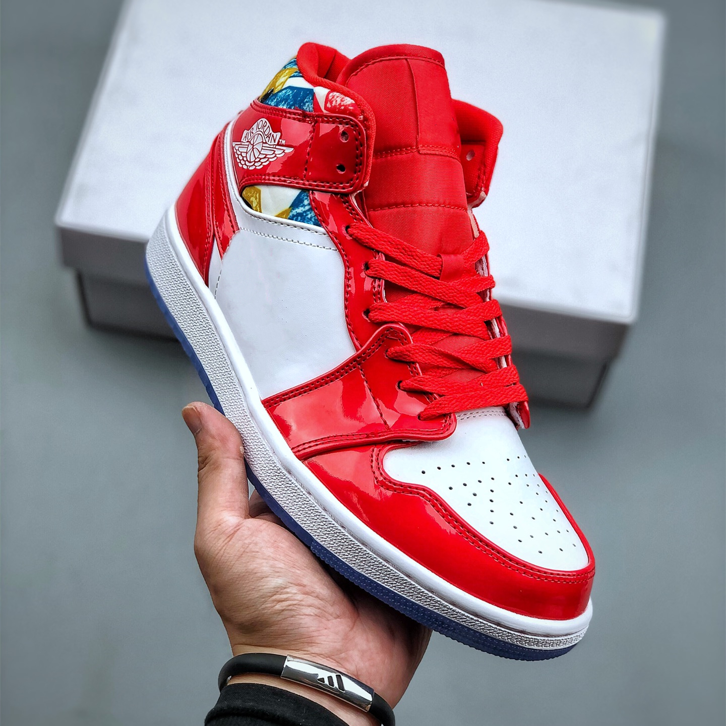 

2021 Jumpman 1 1s Mid Basketball Shoes Men Women Red White Patent Leather Geometric Printing Casual Sport Sneaker DC7294-600, Customize