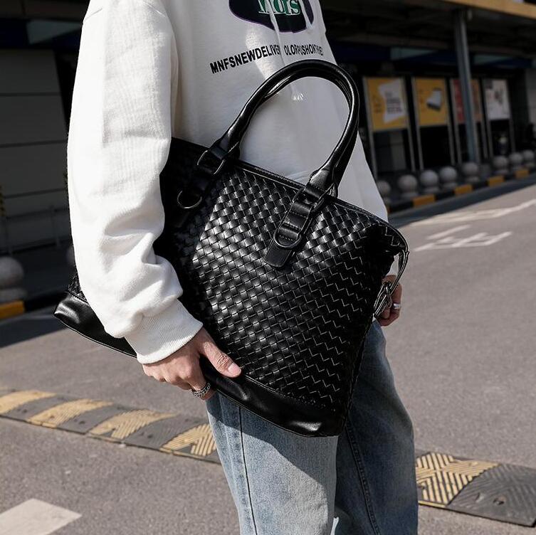 

Factory wholesale men bag fashion hand wovens leather shoulder bags hands woven briefcase business gentleman temperame, Black