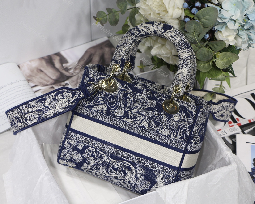 

7A Fashion tiger embroidery Messenger Bags Canvas Leather chain One Shoulder Bag multifunctional versatile classic gift giving recommendation, Grey tiger