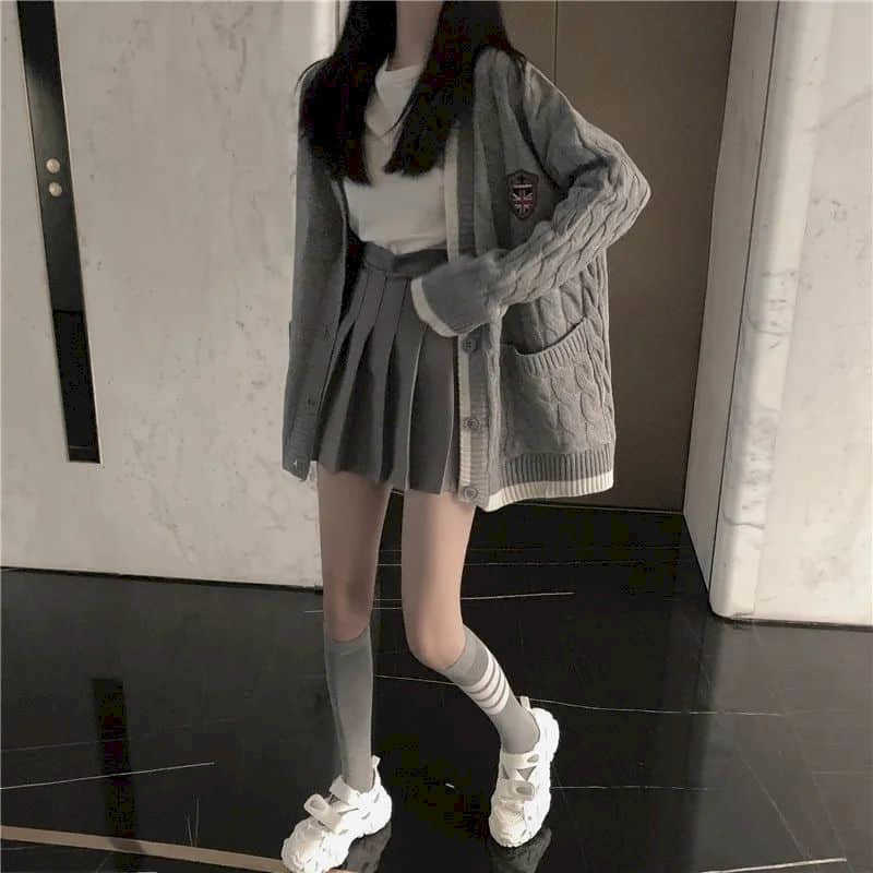 

Spring autumn knitted sweater Cardigan with white long-sleeved t-shirt and gray pleated skirt three-piece preppy style suits 210526, Gray cardigan